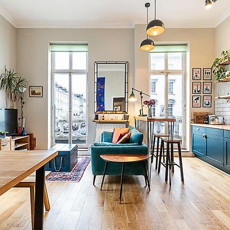 Beautiful Two Bedroom Abode Near Victoria 런던 외부 사진