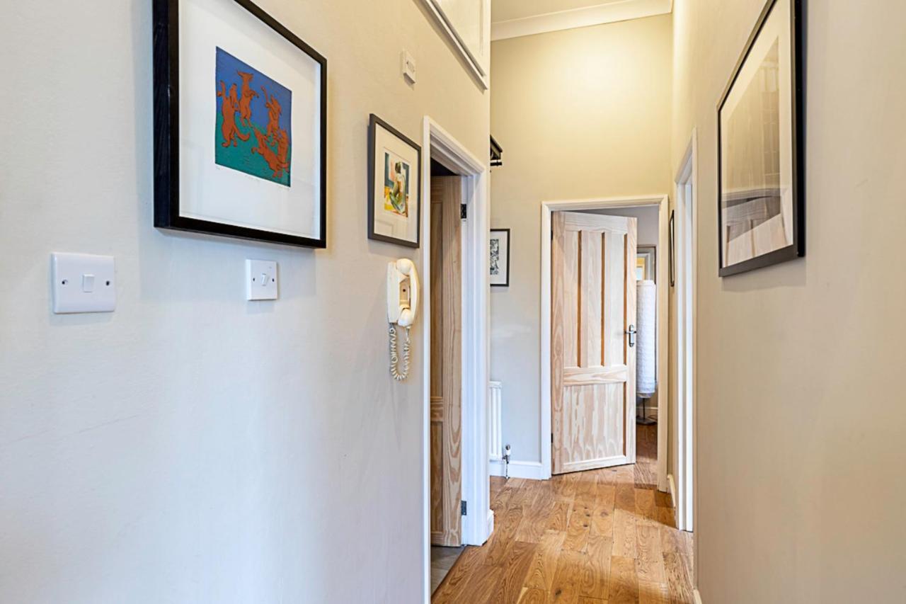 Beautiful Two Bedroom Abode Near Victoria 런던 외부 사진