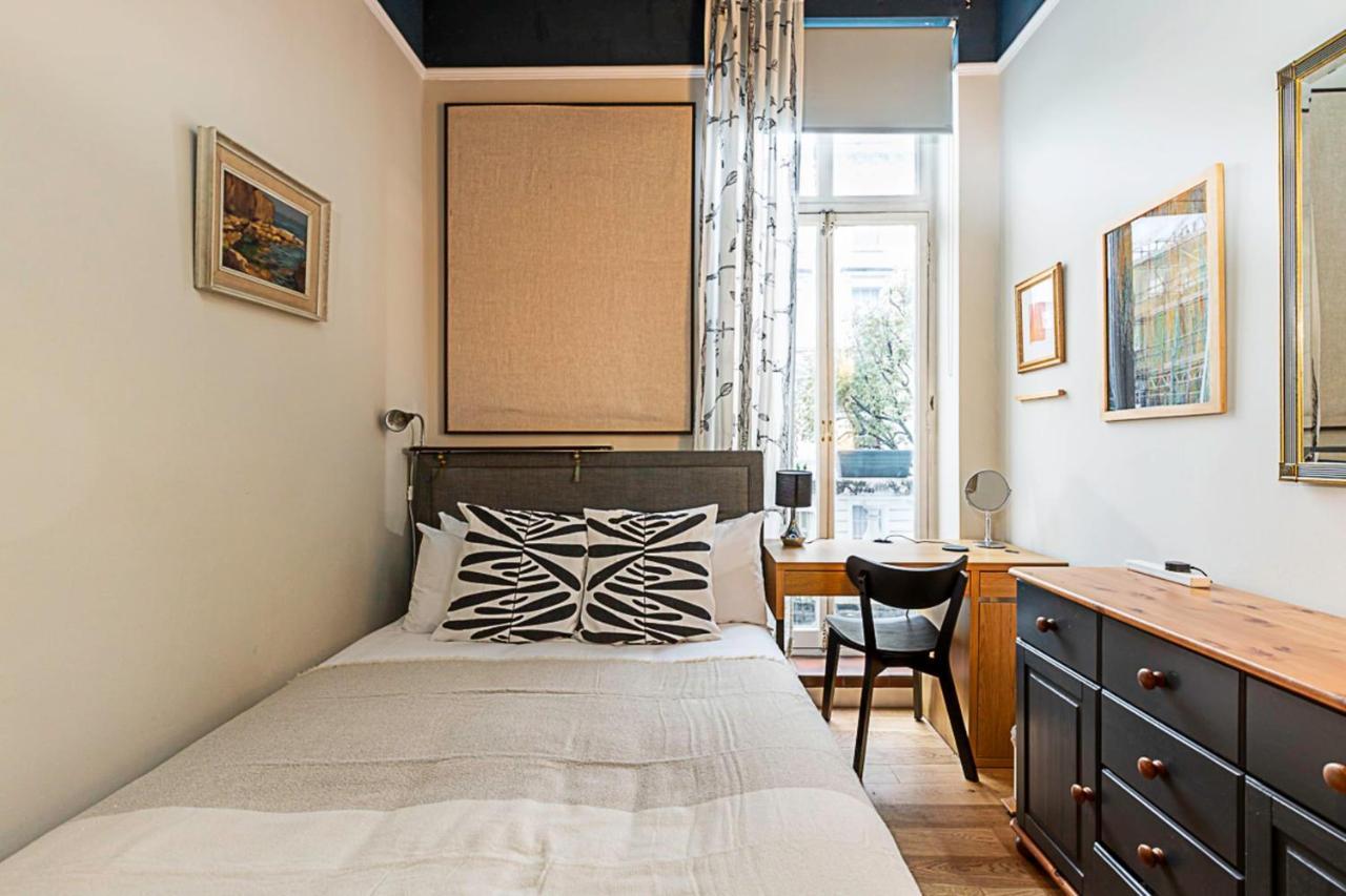 Beautiful Two Bedroom Abode Near Victoria 런던 외부 사진