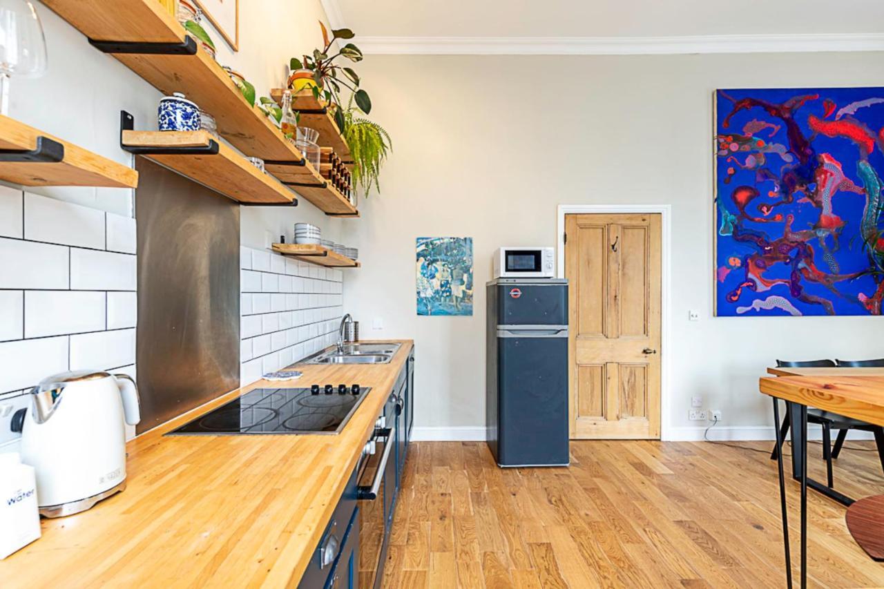 Beautiful Two Bedroom Abode Near Victoria 런던 외부 사진