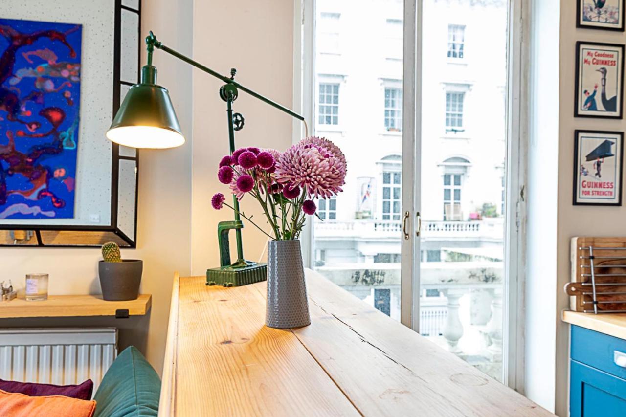 Beautiful Two Bedroom Abode Near Victoria 런던 외부 사진