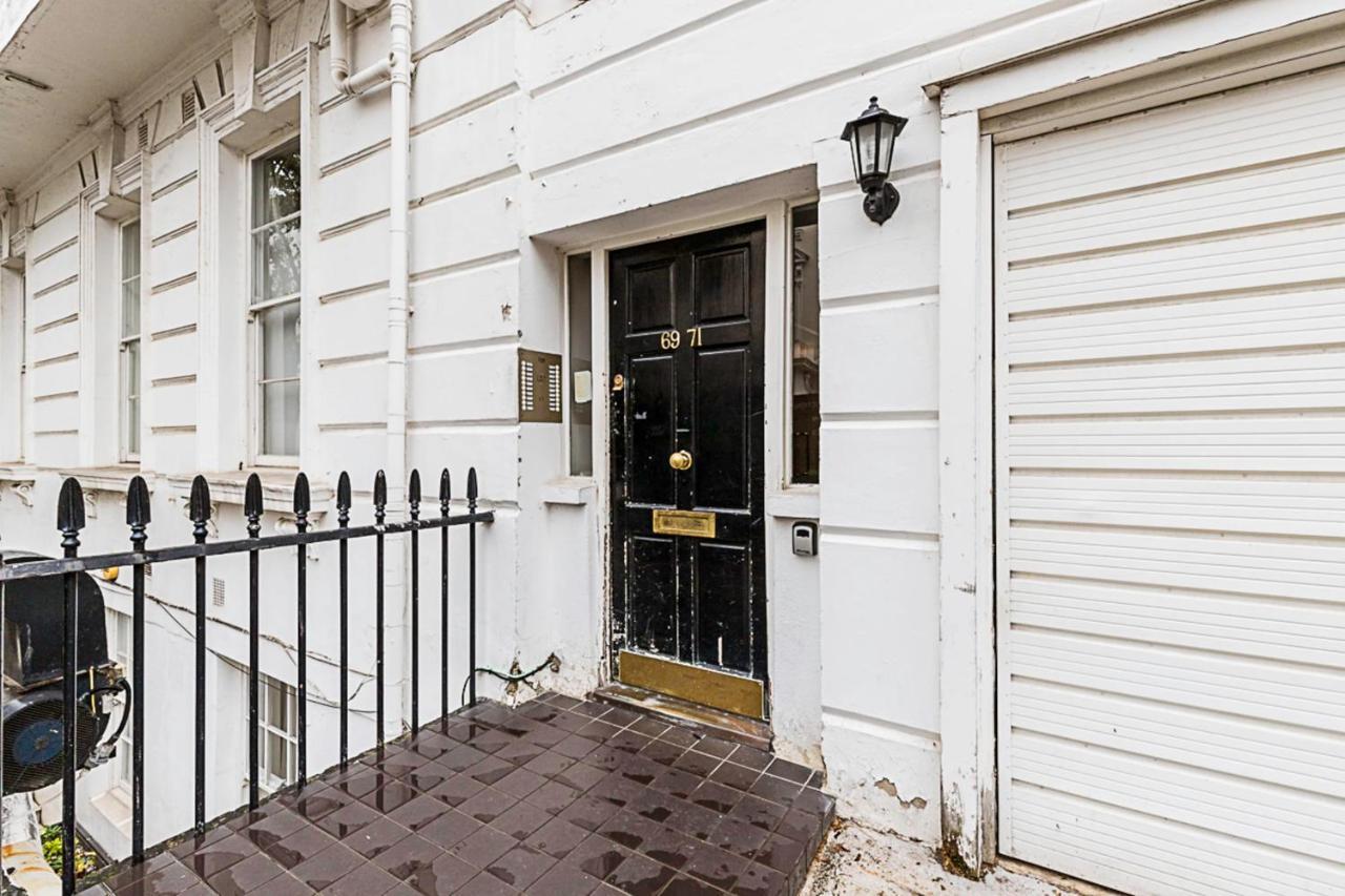 Beautiful Two Bedroom Abode Near Victoria 런던 외부 사진