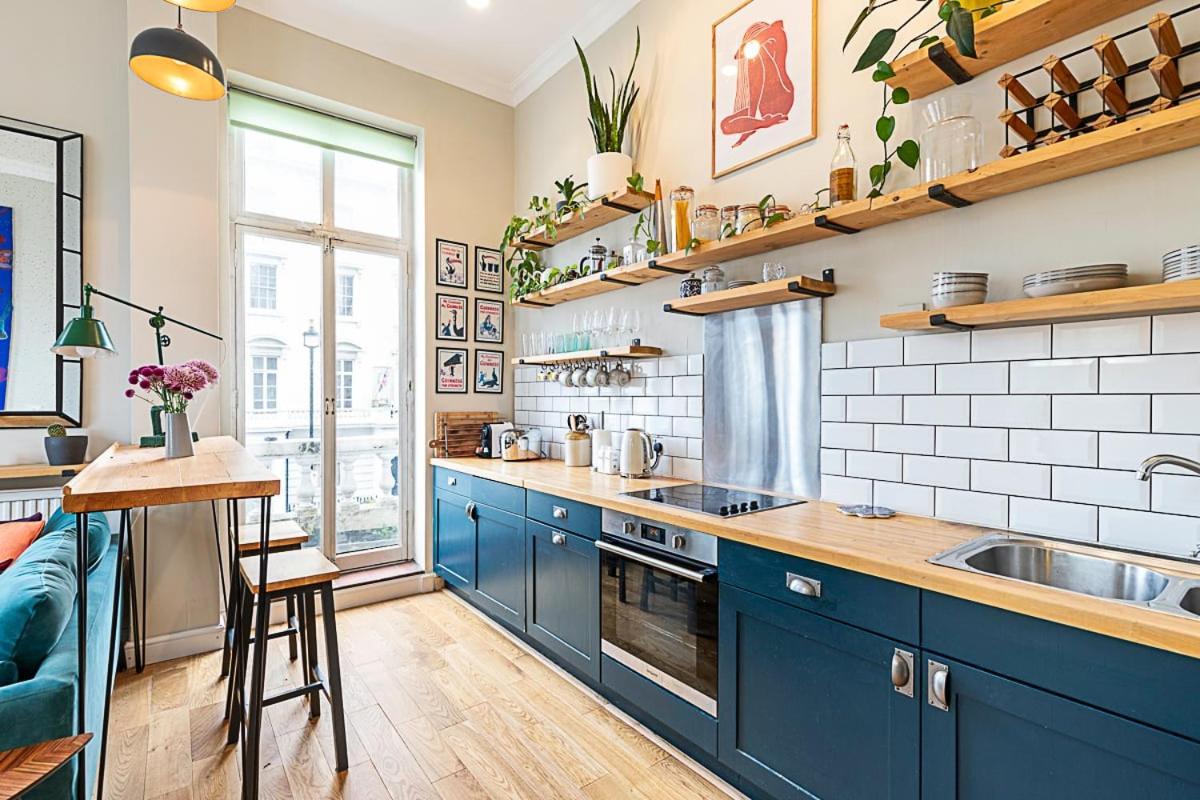 Beautiful Two Bedroom Abode Near Victoria 런던 외부 사진