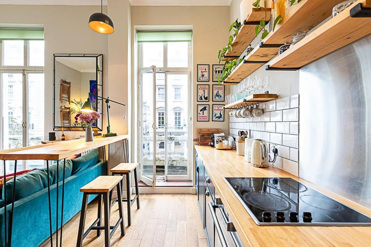 Beautiful Two Bedroom Abode Near Victoria 런던 외부 사진
