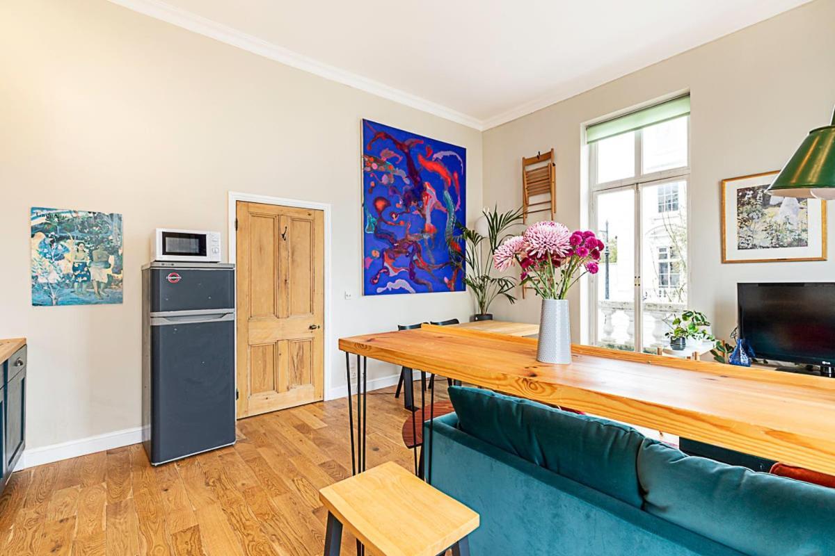Beautiful Two Bedroom Abode Near Victoria 런던 외부 사진